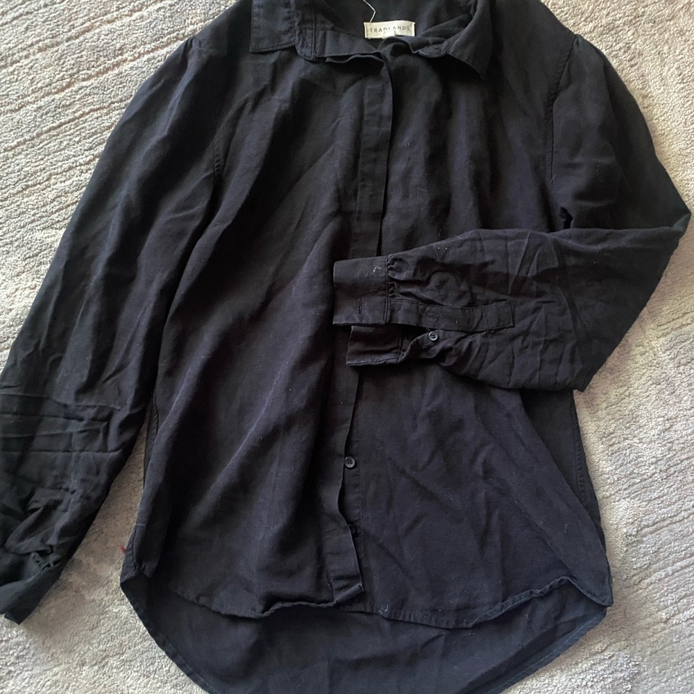 Tradlands Black Casual Button Down Shirt with Tail Hem